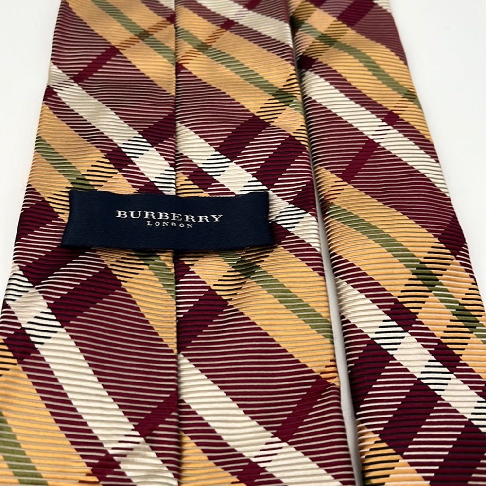 Burberry Classic Nova Check tie